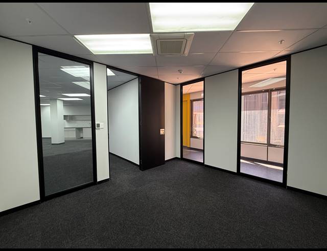 145M² OFFICE TO LET IN PARKTOWN